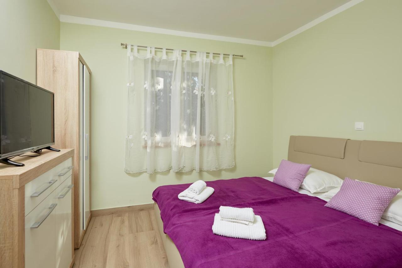 Apartments Nika Turanj Habitación foto