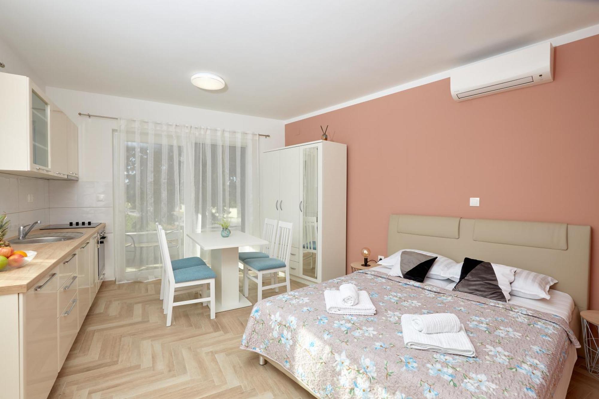 Apartments Nika Turanj Habitación foto